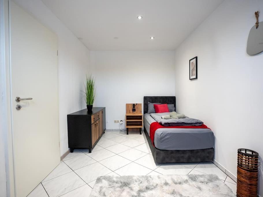 Serviceroom24 - Apartment 4 In Gladbeck Wlan - Smart-Tv - 24-7 Check-In Und Kueche Bagian luar foto
